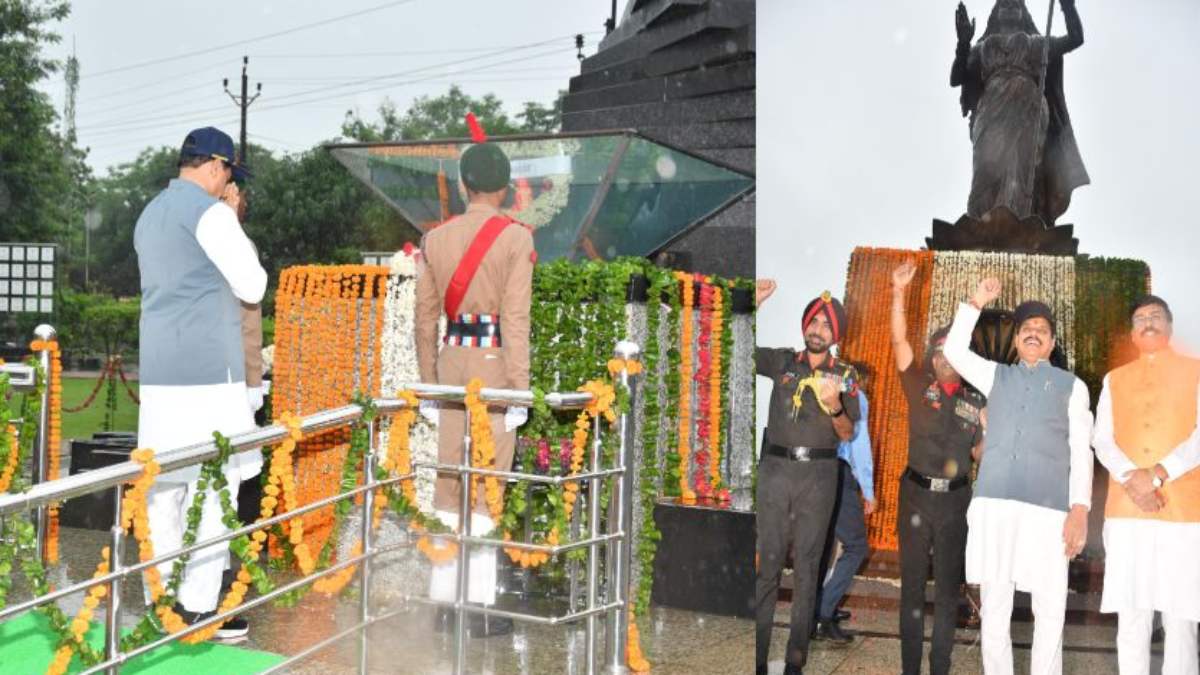 कारगिल विजय दिवस पर CM ने शौर्य स्मारक में शहीदों को कि...